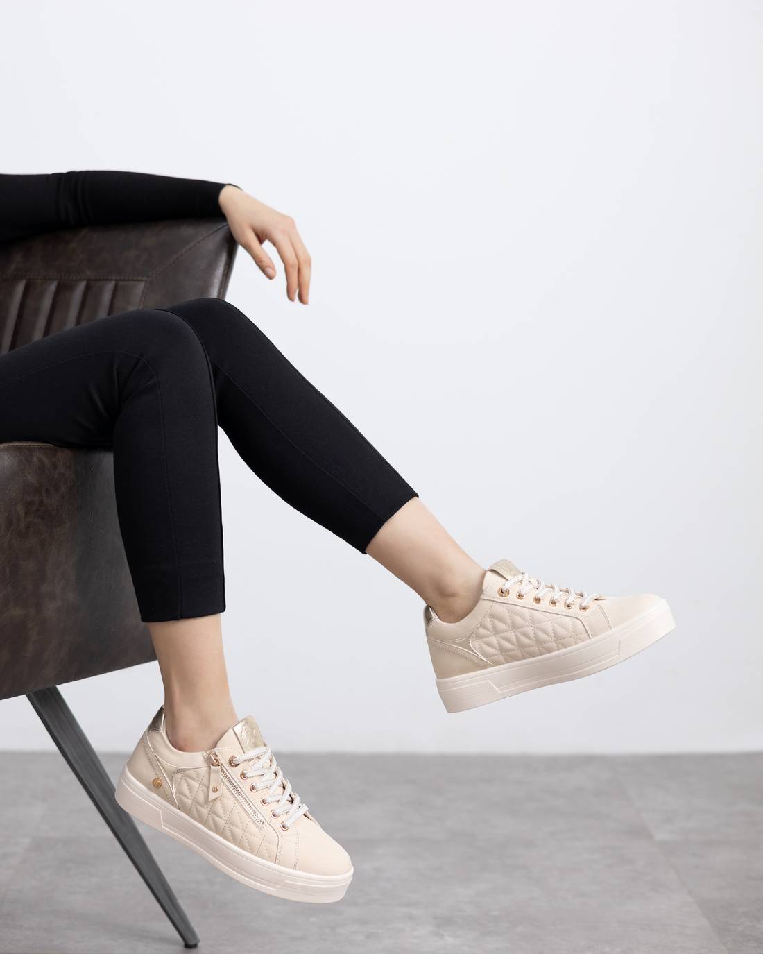 Zapatilla de mujer plano Xti 14441302