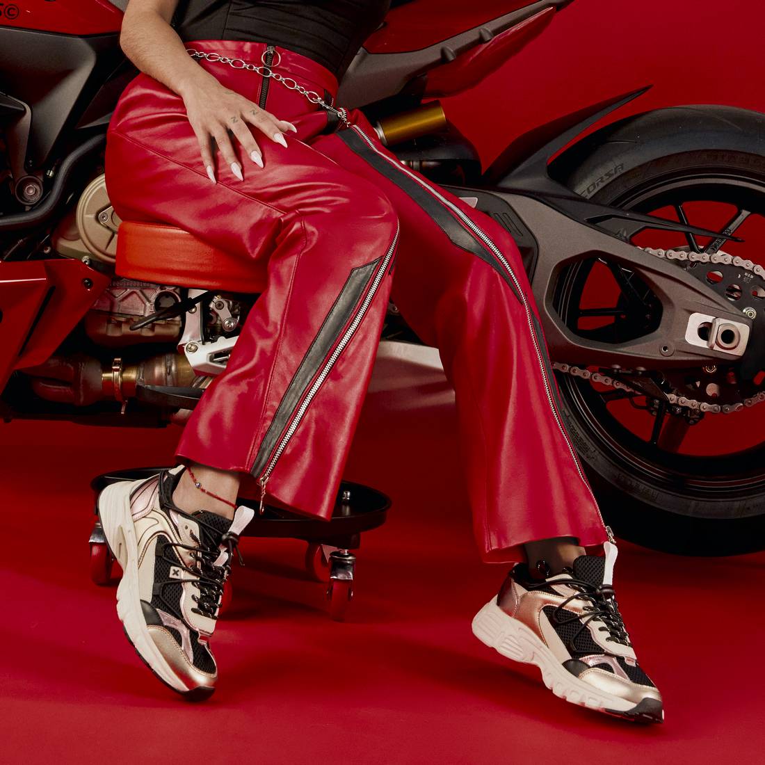 Zapatilla de mujer plano Xti 14453401