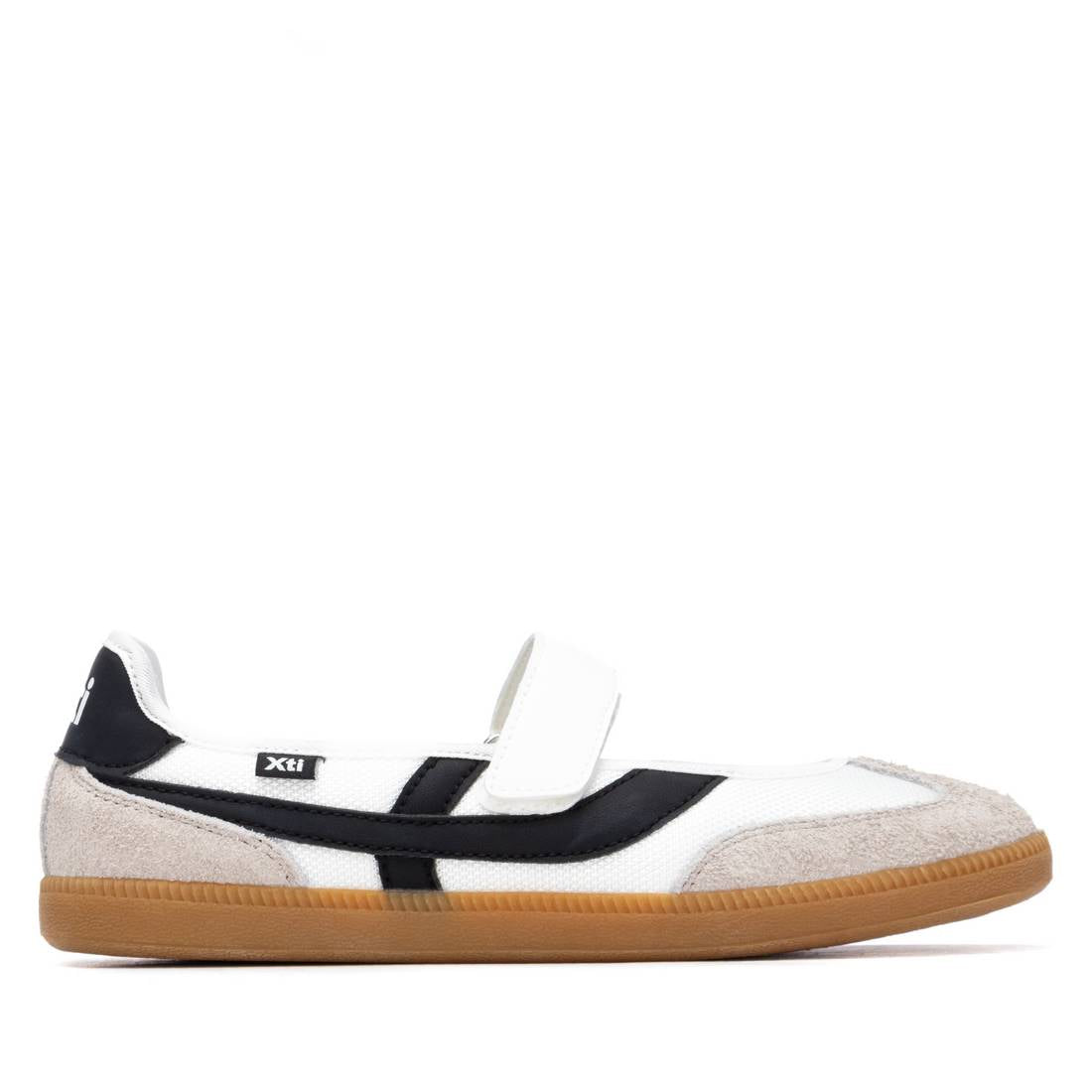 Zapatilla de mujer plano Xti 14505601