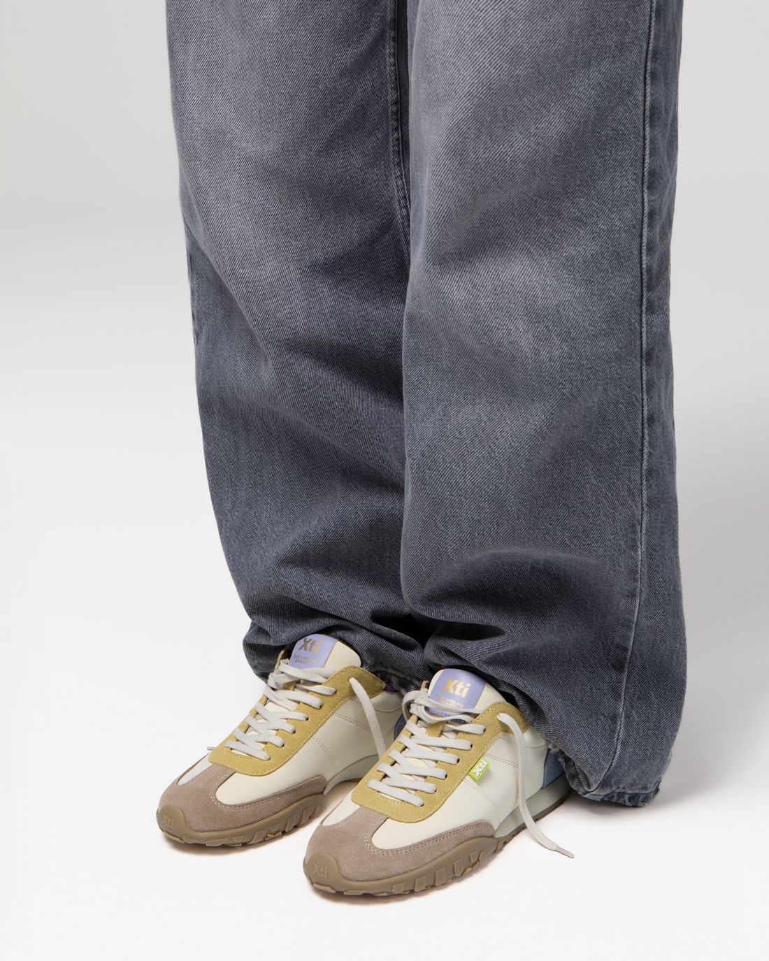 Zapatilla de mujer plano Xti 14521301