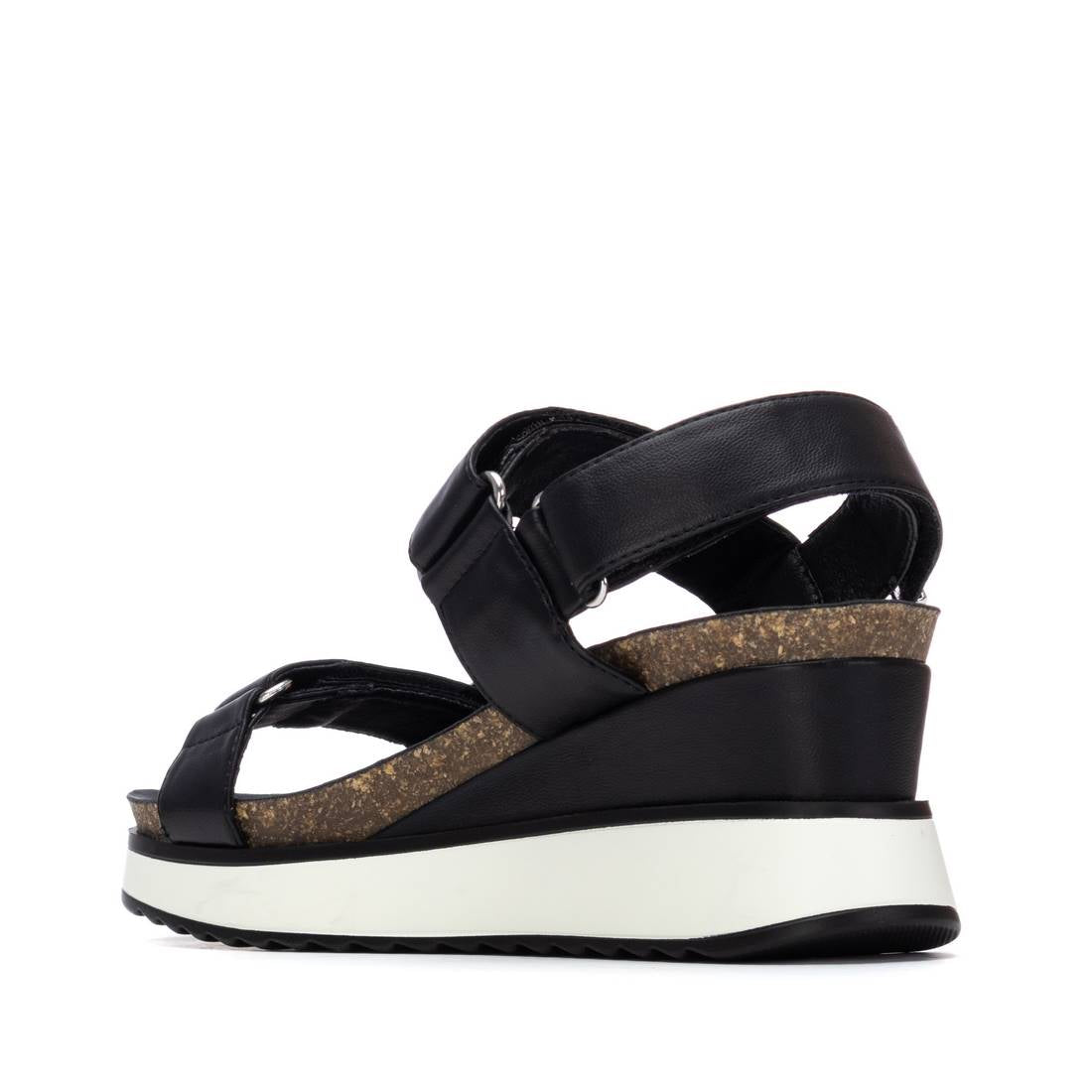 Sandalia de mujer con cuña Xti 14525403