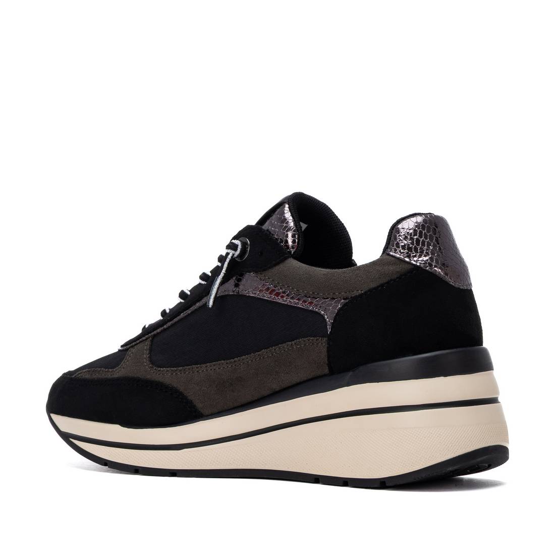 Zapatilla de mujer con cuña Xti 14617003
