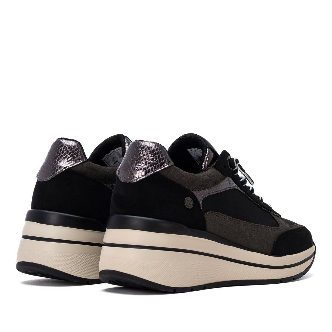 Zapatilla de mujer con cuña Xti 14617003