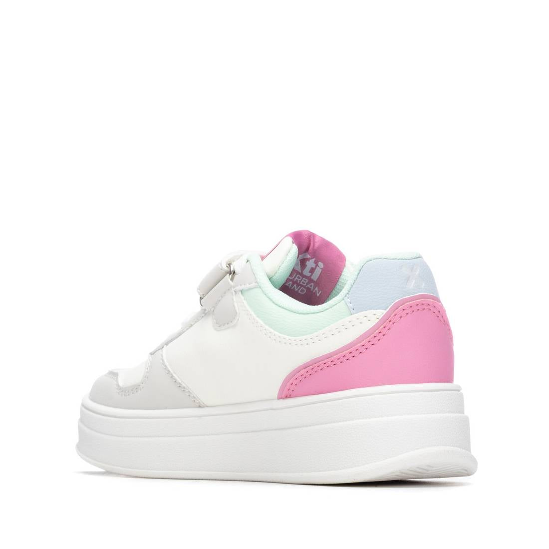 Zapatilla de niña plano Xti kids 15300101