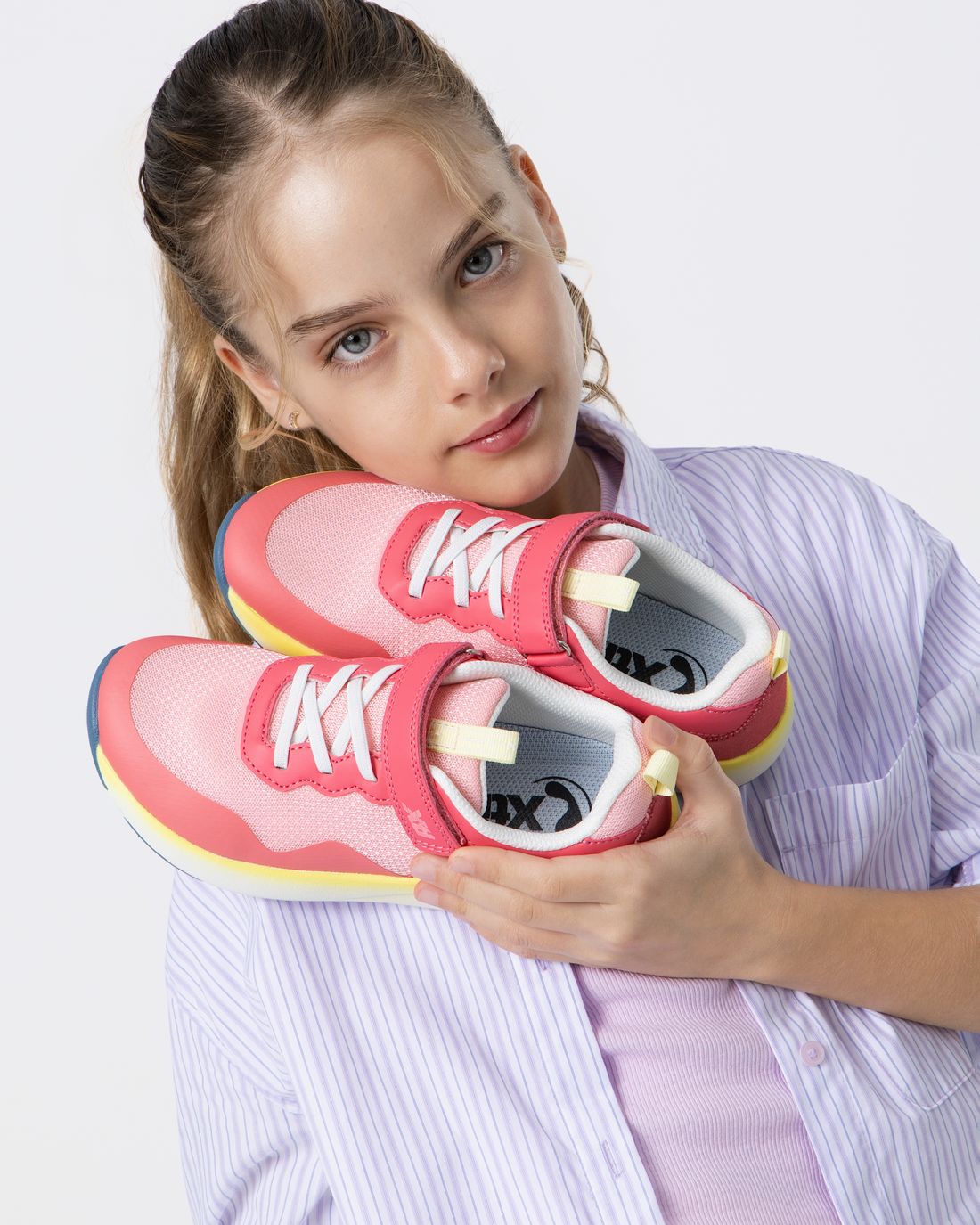 Zapatilla de niña plano Xti kids 15310504