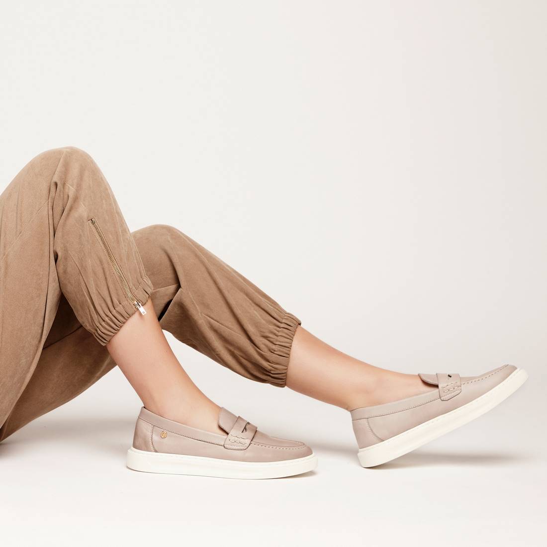 WOMEN'S SHOE CARMELA 16064001