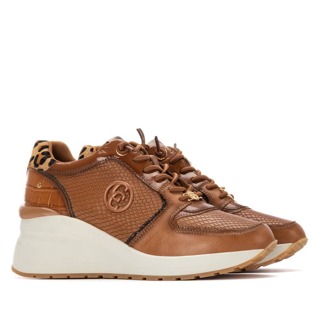 Zapatilla de mujer con cuña Carmela 16244403