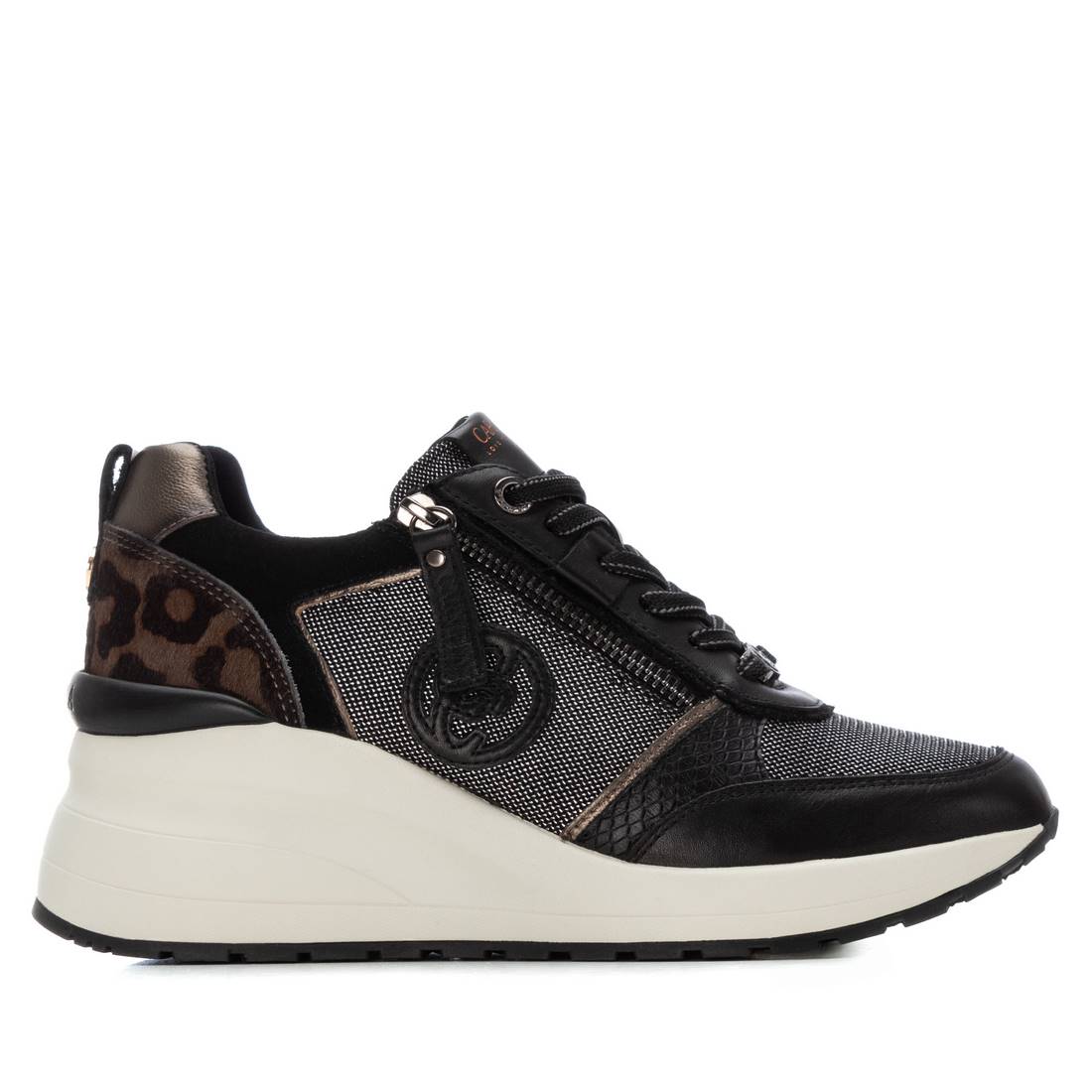 Zapatilla de mujer con cuña Carmela 16252101