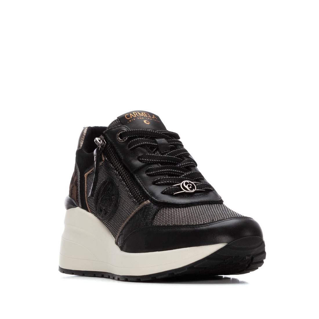 Zapatilla de mujer con cuña Carmela 16252101