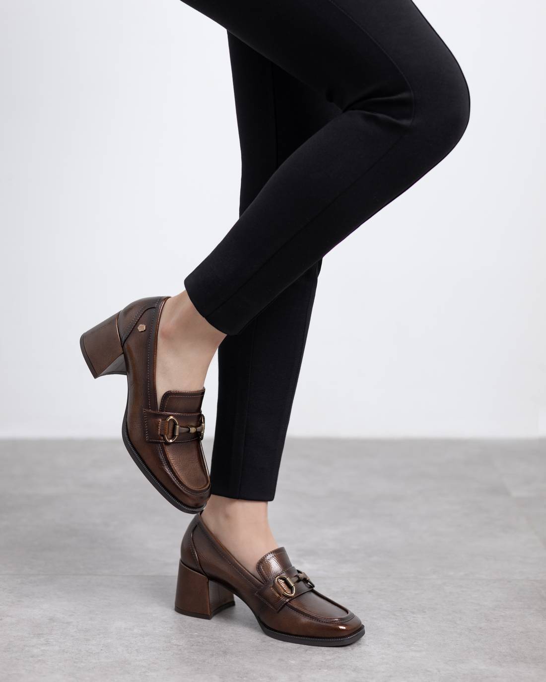 Zapato de mujer con tacón Carmela 16253601