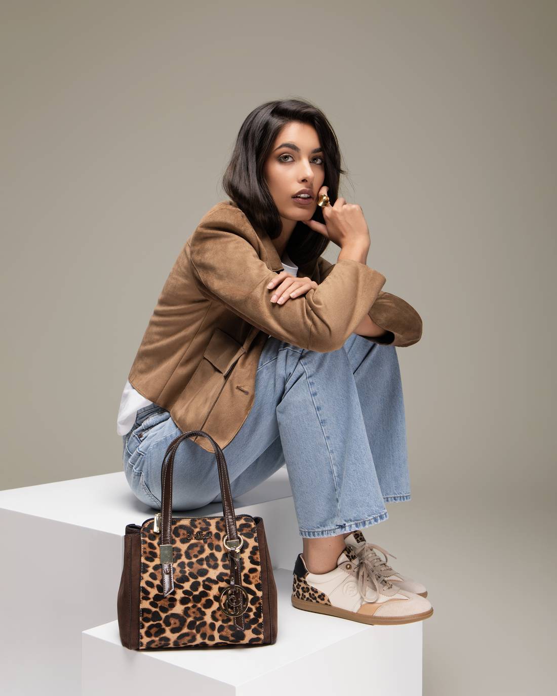 Zapatilla de mujer plano Carmela 16264001