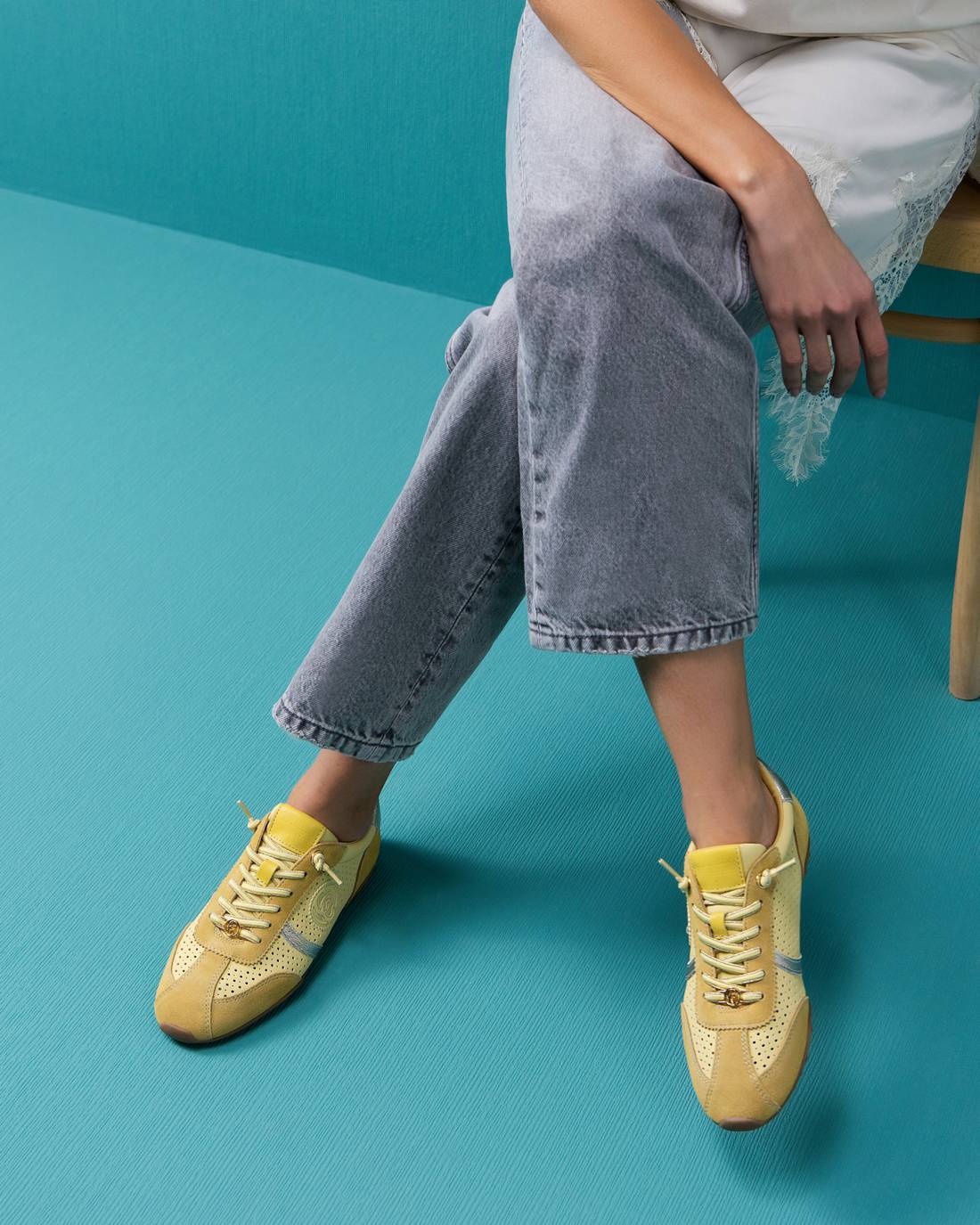 Zapatilla de mujer plano Carmela 16310904