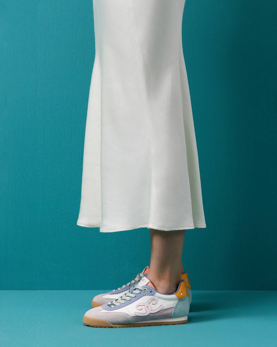 Zapatilla de mujer plano Carmela 16311909