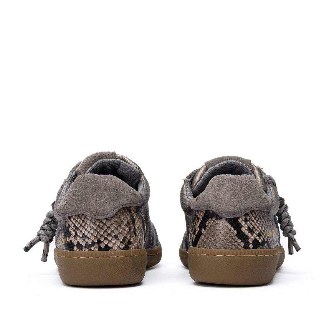 Zapatilla de mujer plano Carmela 16424104