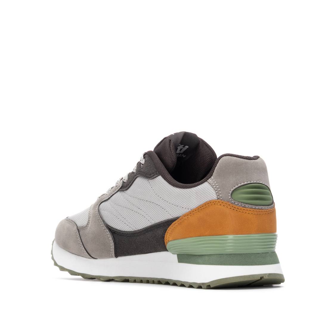 Zapatilla de hombre plano Xti basic 13048402