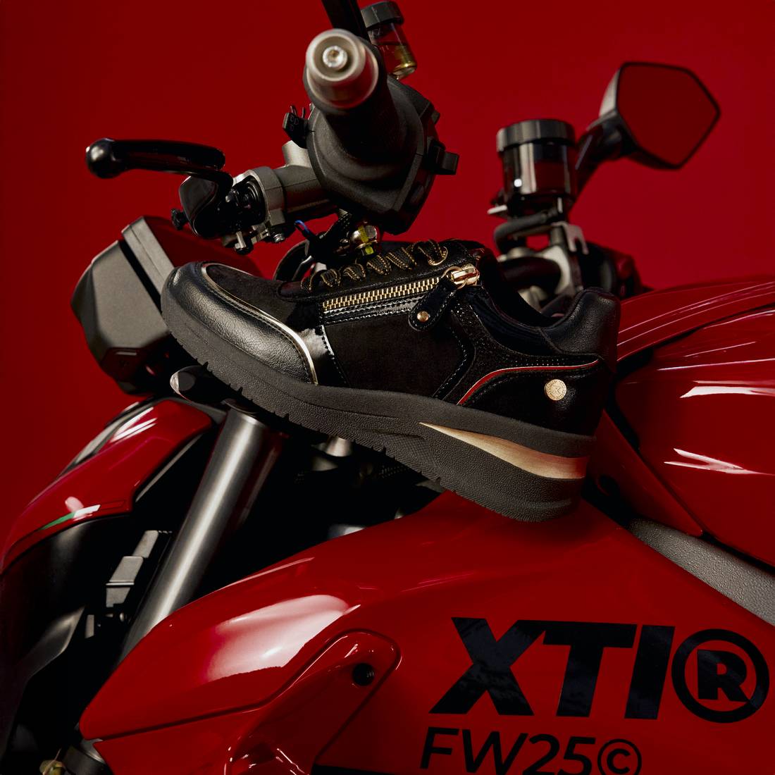 WOMEN'S SNEAKER XTI 14422301