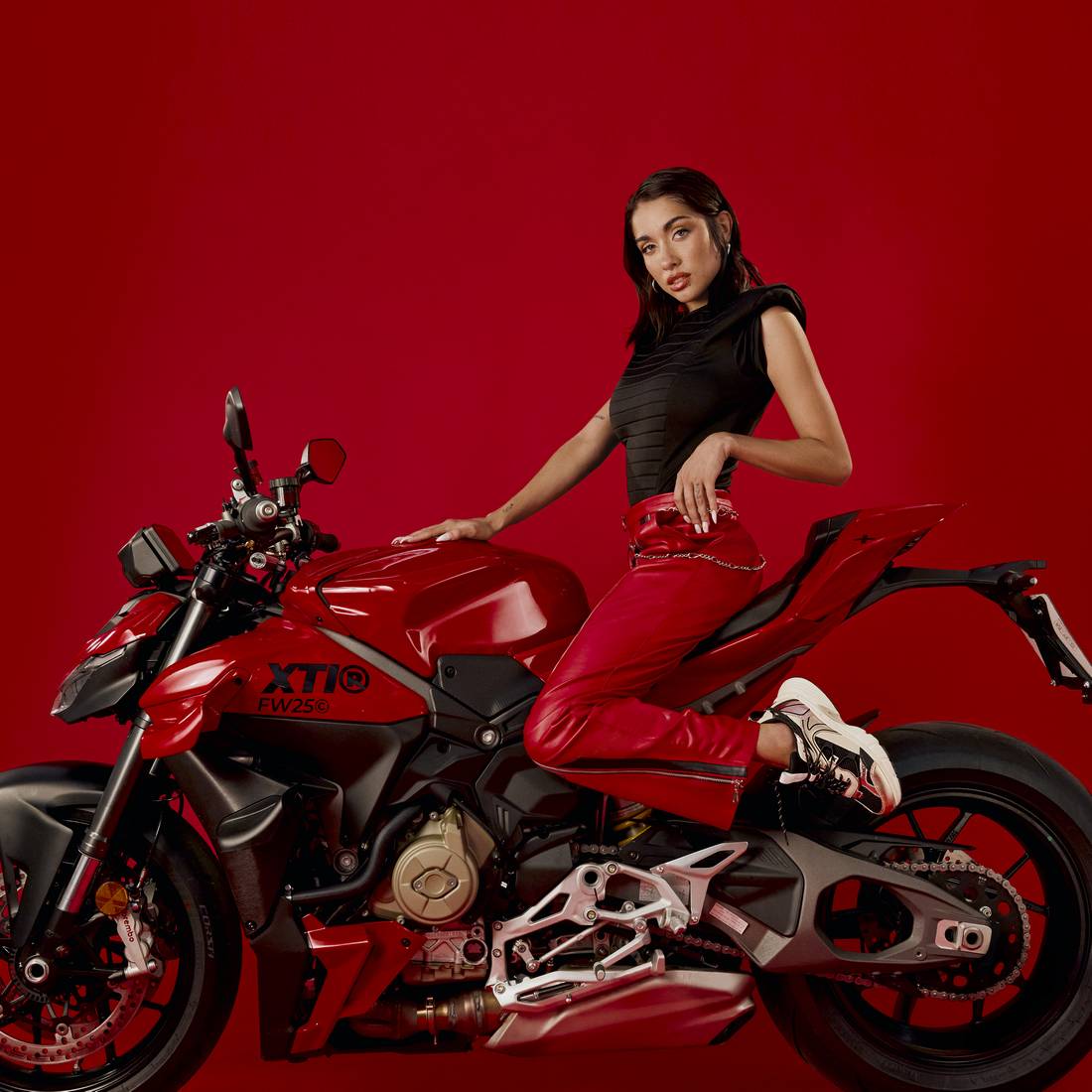 Zapatilla de mujer plano Xti 14453401