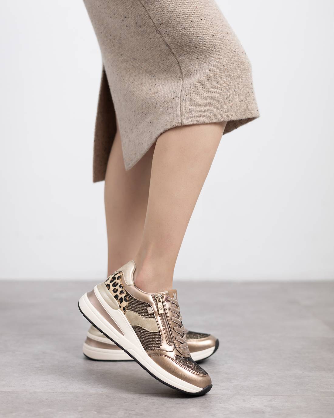 Zapatilla de mujer con cuña Xti 14462902