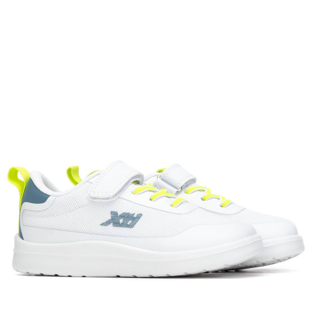 Zapatilla de niña plano Xti kids 15311605