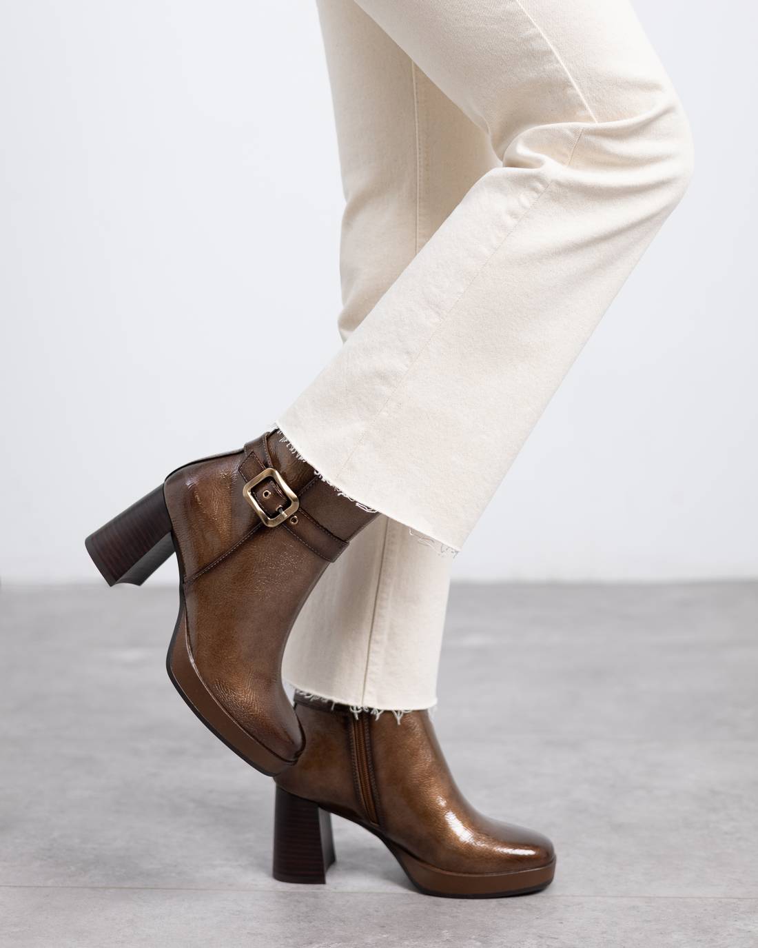 Botin de mujer con tacón Carmela 16253301