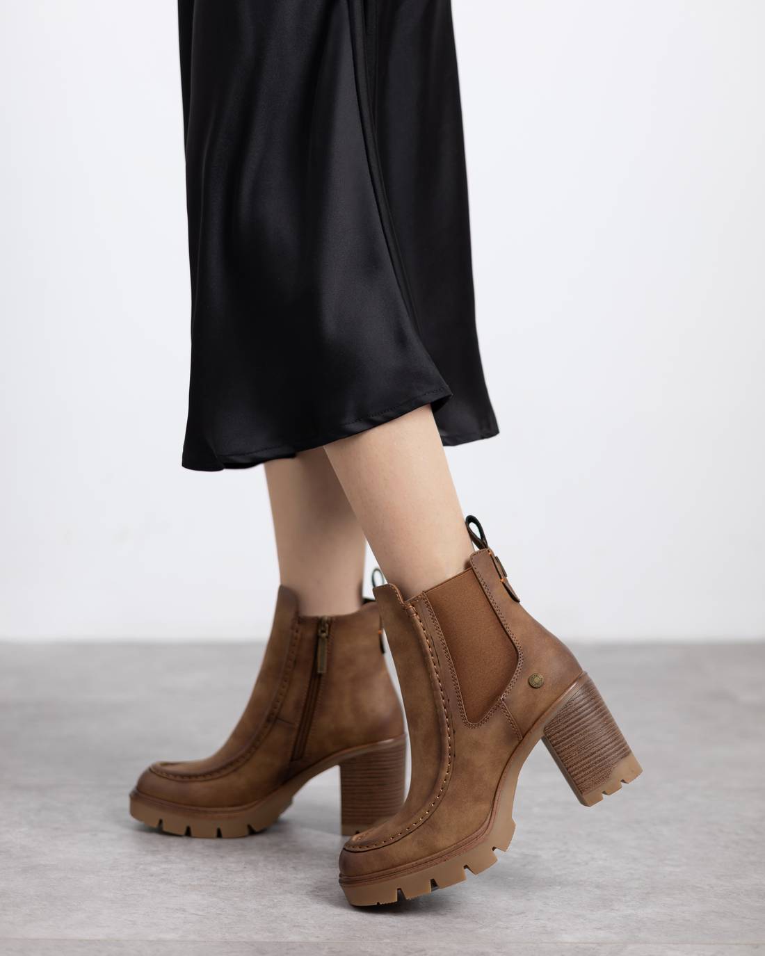 Botines Chelsea Refresh 17292101 Para Mujer - Cómodos Con Cremallera Y Suela Antideslizante