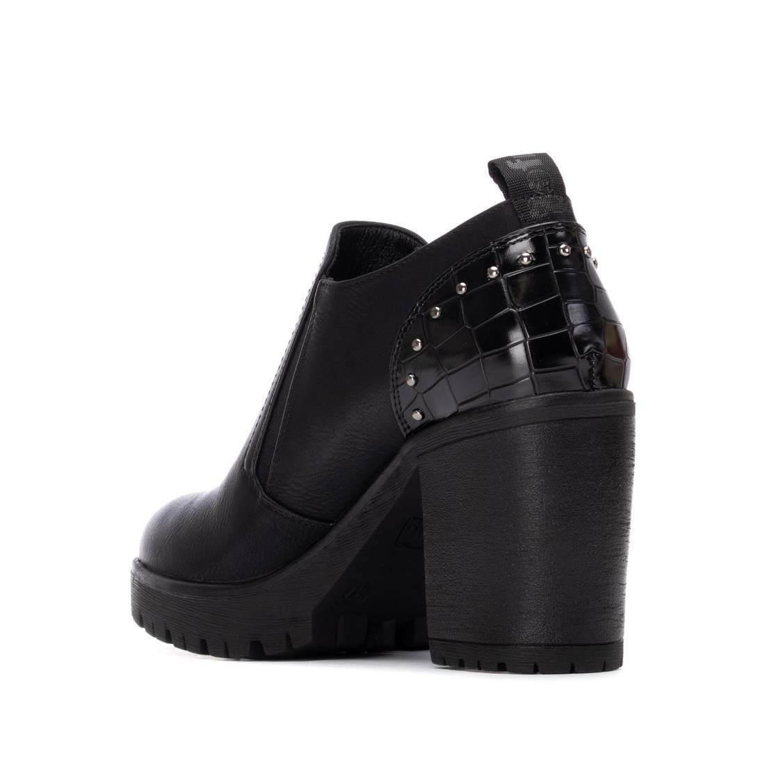 WOMEN'S SHOE REFRESH 17320101